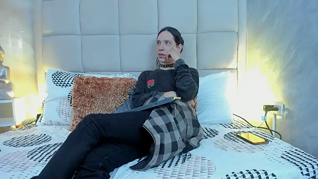 Snapshot of Hecatee_77 chatting on February 4, 7:53 pm Hecatee 77 online show from February 4, 7:53 pm