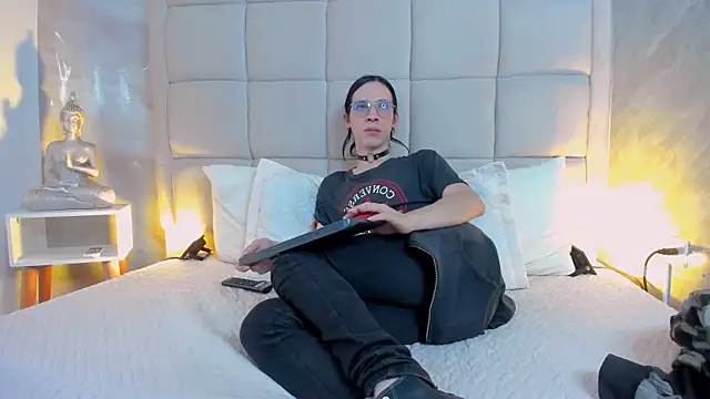 Hecatee 77 online show from December 3, 7:46 pm