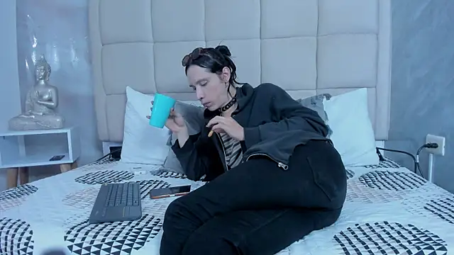 Snapshot of Hecatee_77 chatting on January 15, 9:40 pm Hecatee 77 online show from January 15, 9:40 pm