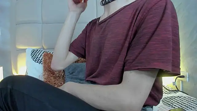 Snapshot of Hecatee_77 chatting on February 12, 7:46 pm Hecatee 77 online show from February 12, 7:46 pm