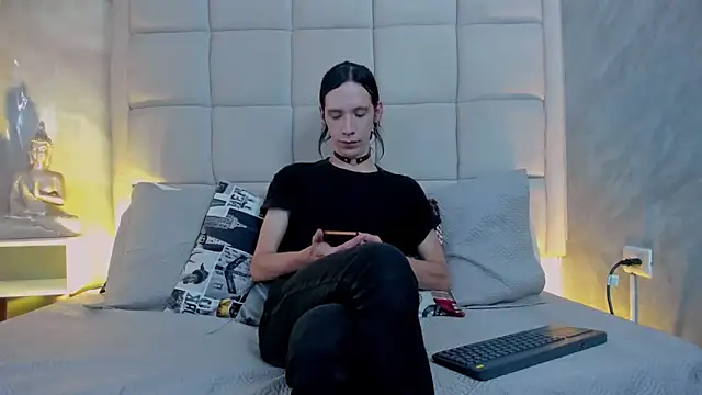 Hecatee 77 online show from November 5, 8:01 pm