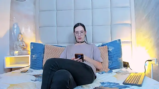 Hecatee 77 online show from October 17, 8:10 pm