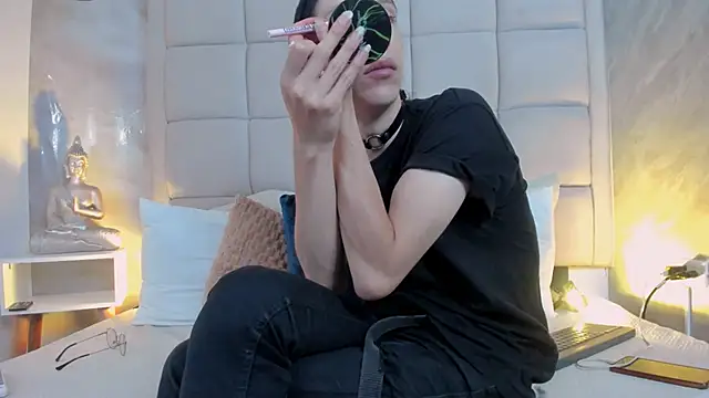 Hecatee 77 online show from September 17, 8:00 pm