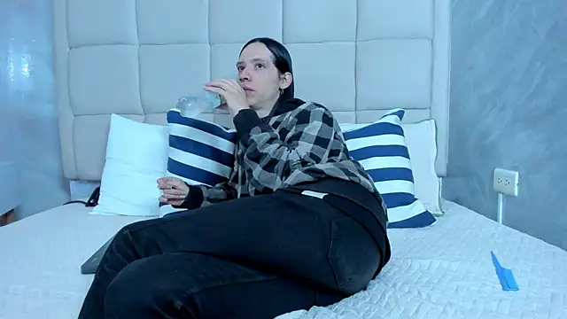 Hecatee 77 online show from March 4, 8:16 pm