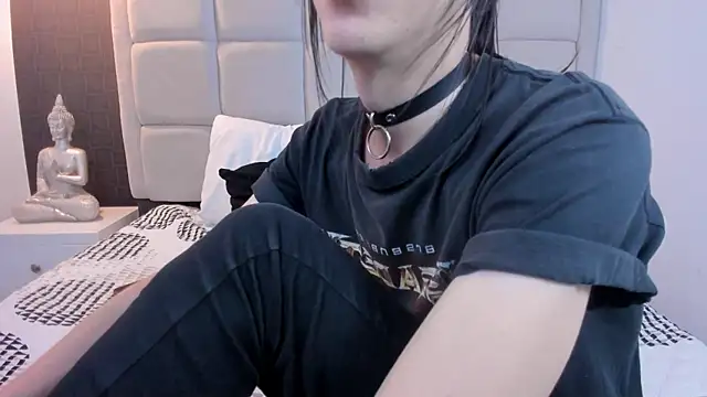 Hecatee 77 online show from March 21, 7:35 pm