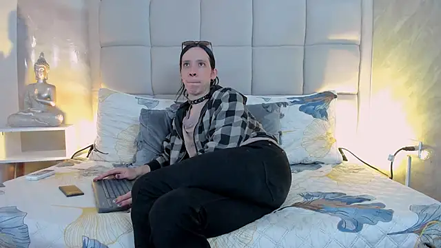 Snapshot of Hecatee_77 chatting on January 13, 7:40 pm Hecatee 77 online show from January 13, 7:40 pm