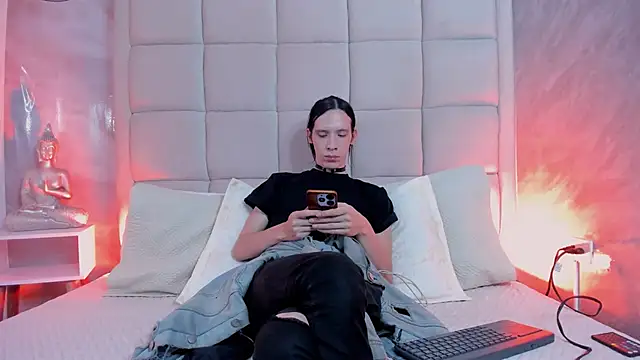 Hecatee 77 online show from November 12, 7:40 pm