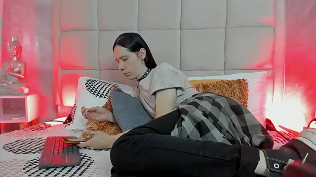 Snapshot of Hecatee_77 chatting on February 18, 7:54 pm Hecatee 77 online show from February 18, 7:54 pm