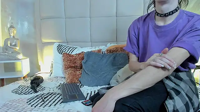 Snapshot of Hecatee_77 chatting on February 6, 8:16 pm Hecatee 77 online show from February 6, 8:16 pm