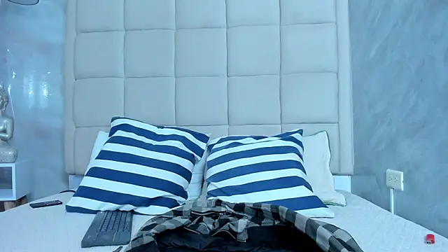 Snapshot of Hecatee_77 chatting on March 2, 7:43 pm Hecatee 77 online show from March 2, 7:43 pm