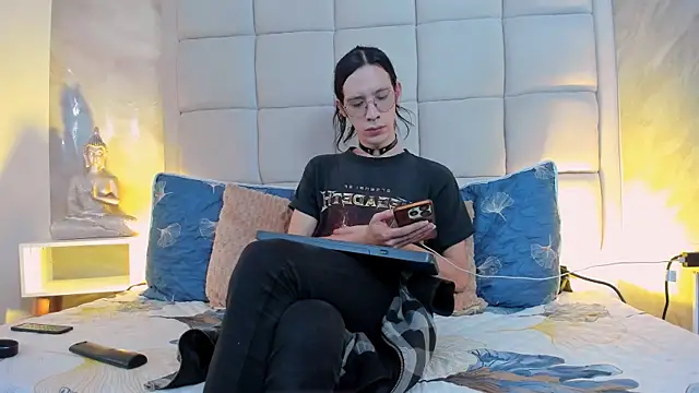 Hecatee 77 online show from October 5, 7:48 pm