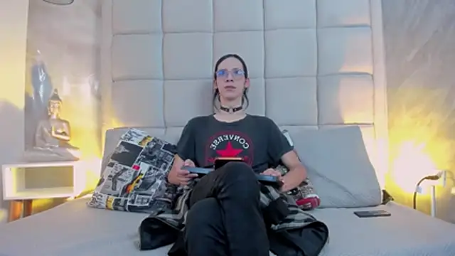 Hecatee 77 online show from November 6, 7:51 pm