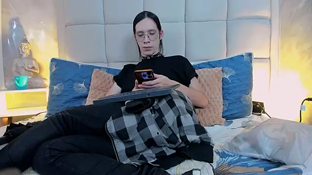 Hecatee 77 online show from October 16, 7:55 pm