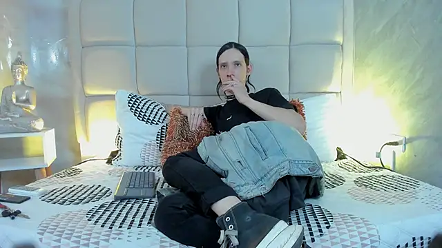 Snapshot of Hecatee_77 chatting on February 14, 7:58 pm Hecatee 77 online show from February 14, 7:58 pm