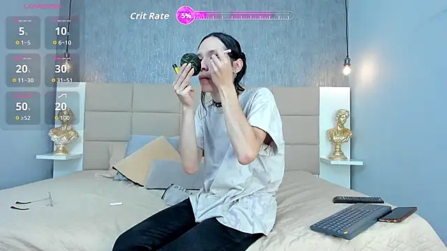 Hecatee 77 online show from April 10, 7:10 pm