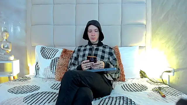 Snapshot of Hecatee_77 chatting on February 23, 7:47 pm Hecatee 77 online show from February 23, 7:47 pm