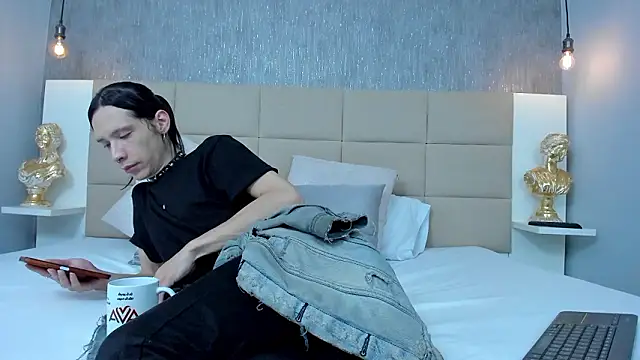 Hecatee 77 online show from March 7, 9:31 pm