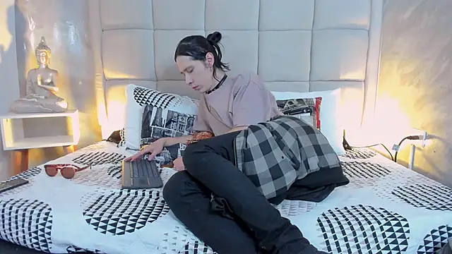 Snapshot of Hecatee_77 chatting on December 16, 6:12 pm Hecatee 77 online show from December 16, 6:12 pm