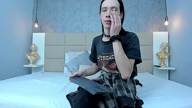 Hecatee 77 online show from March 18, 7:37 pm