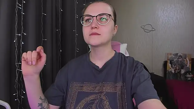 Snapshot of MissBrightShine chatting on February 27, 10:59 am MissBrightShine online show from February 27, 10:59 am