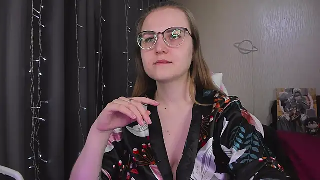 Snapshot of MissBrightShine chatting on February 28, 11:21 am MissBrightShine online show from February 28, 11:21 am