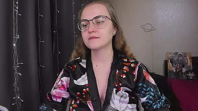 Snapshot of MissBrightShine chatting on February 20, 11:23 am MissBrightShine online show from February 20, 11:23 am