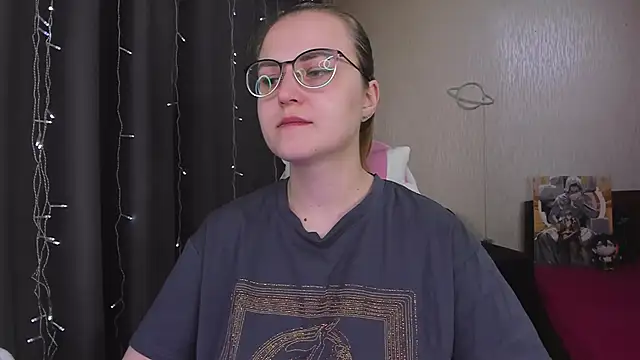 Snapshot of MissBrightShine chatting on February 19, 11:18 am MissBrightShine online show from February 19, 11:18 am