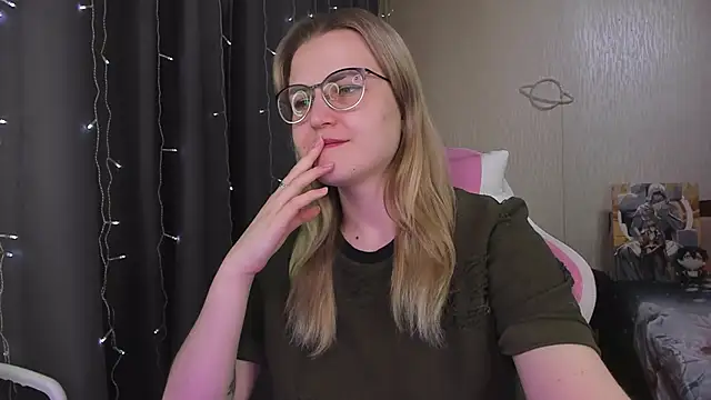 MissBrightShine online show from March 25, 11:42 am