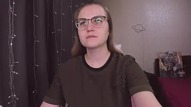 Snapshot of MissBrightShine chatting on February 8, 10:35 am MissBrightShine online show from February 8, 10:35 am