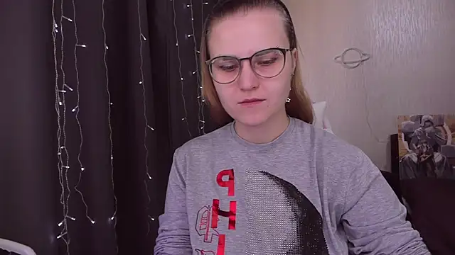Snapshot of MissBrightShine chatting on October 2, 11:13 am MissBrightShine online show from October 2, 11:13 am