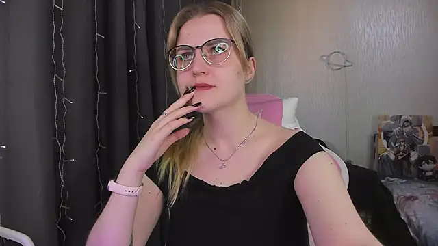 MissBrightShine online show from April 21, 3:07 pm