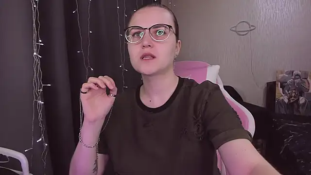 MissBrightShine online show from October 22, 10:25 am