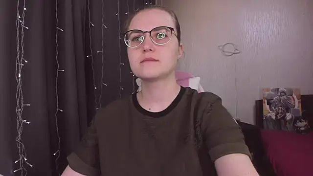 Snapshot of MissBrightShine chatting on February 6, 10:11 am MissBrightShine online show from February 6, 10:11 am