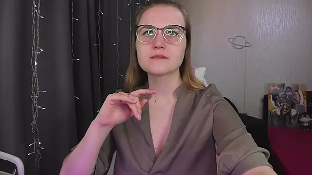 Snapshot of MissBrightShine chatting on February 14, 10:48 am MissBrightShine online show from February 14, 10:48 am