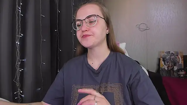 Snapshot of MissBrightShine chatting on February 25, 11:43 am MissBrightShine online show from February 25, 11:43 am