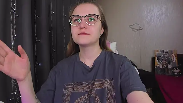 Snapshot of MissBrightShine chatting on February 17, 10:45 am MissBrightShine online show from February 17, 10:45 am