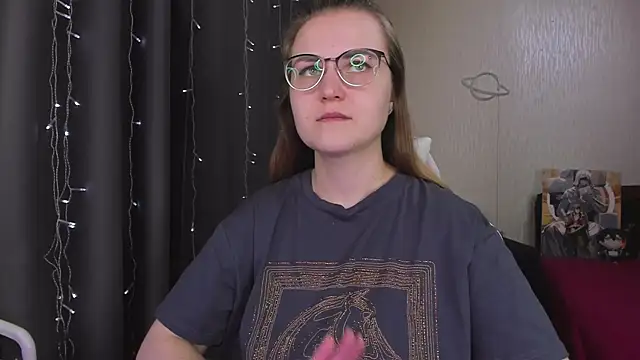 Snapshot of MissBrightShine chatting on March 1, 11:32 am MissBrightShine online show from March 1, 11:32 am