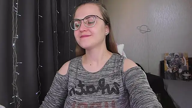 Snapshot of MissBrightShine chatting on February 15, 11:09 am MissBrightShine online show from February 15, 11:09 am