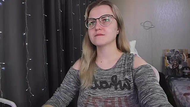 MissBrightShine online show from March 20, 1:23 pm