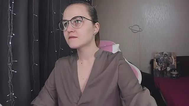 Snapshot of MissBrightShine chatting on February 10, 11:53 am MissBrightShine online show from February 10, 11:53 am