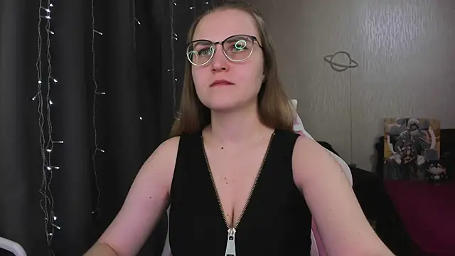 Snapshot of MissBrightShine chatting on March 3, 2:46 pm MissBrightShine online show from March 3, 2:46 pm