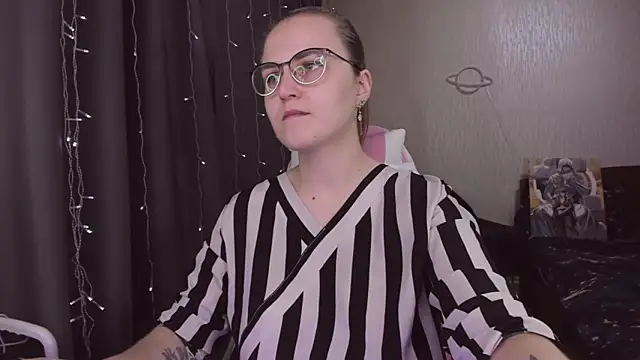 MissBrightShine online show from December 4, 11:20 am