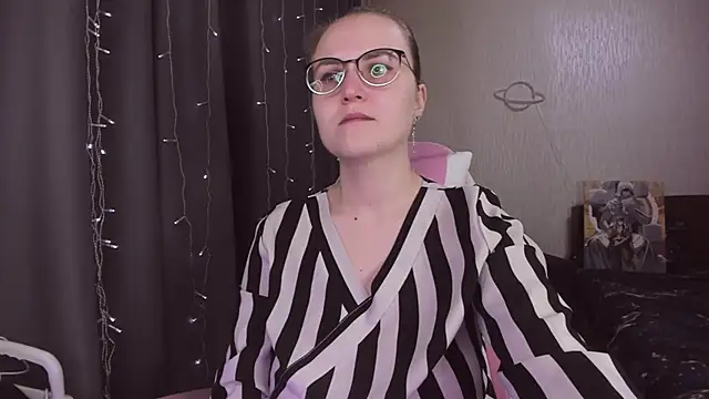 MissBrightShine online show from November 28, 11:10 am