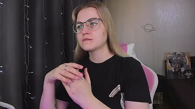 MissBrightShine online show from March 29, 10:39 am