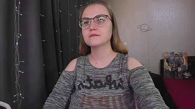 Snapshot of MissBrightShine chatting on February 13, 10:59 am MissBrightShine online show from February 13, 10:59 am