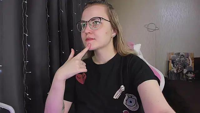 MissBrightShine online show from April 4, 11:06 am