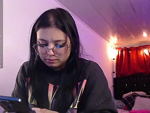 Snapshot of kitt_kaat chatting on October 18, 3:52 am kitt kaat online show from October 18, 3:52 am