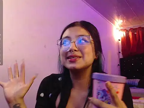 Snapshot of kitt_kaat chatting on November 3, 3:34 am kitt kaat online show from November 3, 3:34 am