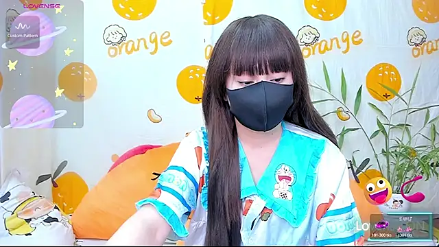 Snapshot of alonelove__ chatting on December 1, 2:45 am alonelove online show from December 1, 2:45 am