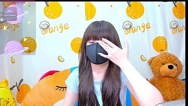 Snapshot of alonelove__ chatting on October 27, 2:34 am alonelove online show from October 27, 2:34 am